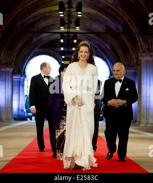 La regina Beatrice dei Paesi Bassi ospita una cena di Gala in anticipo della sua abdicazione dotate: la principessa Lalla Salma dove: Amsterdam, Paesi Bassi Quando: 29 Apr 2013 Foto Stock