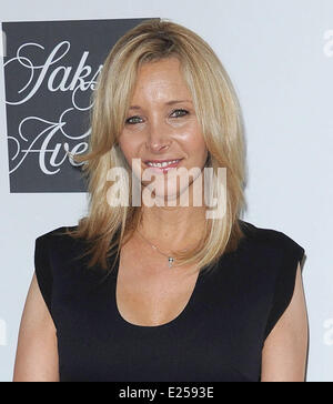 16Th Annual FEI donne''s Cancer Research Fund "Una serata indimenticabile" presentato da Saks Fifth Avenue al Beverly Wilshire Hotel dotato di: Lisa Kudrow dove: Beverly Hills, in California, negli Stati Uniti quando: 02 Maggio 2013 Foto Stock