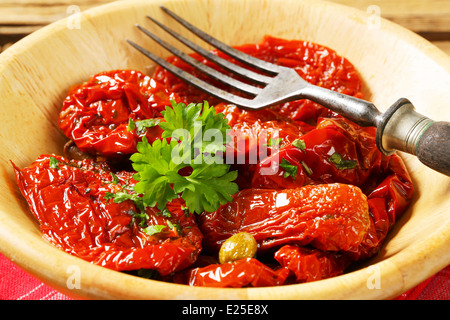 Marinata di pomodori seccati al sole e i pimenti o peperoni dolci Foto Stock