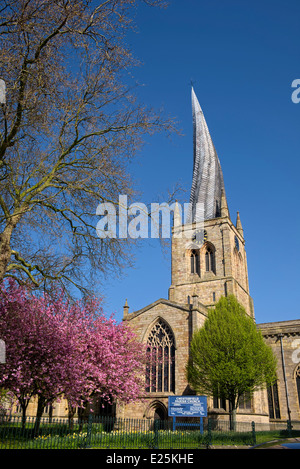 Chesterfields famosa guglia storta nel Derbyshire Inghilterra Foto Stock