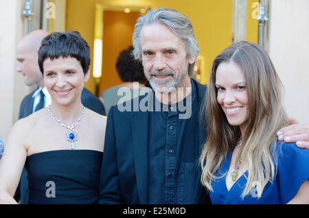 Juliette Binoche, Jeremy Irons e Hilary Swank frequentare l'apertura ufficiale della Bulgari Boutique a Saint Tropez offre: Juliette Binoche,Jeremy Irons,Hilary Swank dove: St Tropez, Francia Quando: 16 Lug 2013 Foto Stock