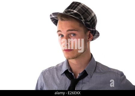 Bello, raffreddare, fiducioso giovane uomo che indossa fedora hat, guardando la fotocamera Foto Stock