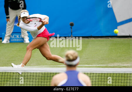 Eastbourne, Regno Unito. 16 Giugno, 2014. Aegon International Angelique Kerber (GER)sconfigge Alison Riske (USA) da parte di un cliente 7-6, 6-4 nel loro primo round il match in Devonshire Park. Credito: Azione Sport Plus/Alamy Live News Foto Stock