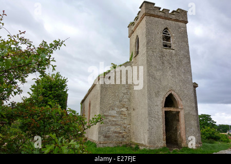 Abbandonata la rovina Chiesa protestante St Columbas Clonmany Inishowen County Donegal Irlanda Foto Stock