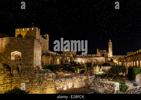 La cittadella e la torre di Davide di Gerusalemme di notte Foto Stock