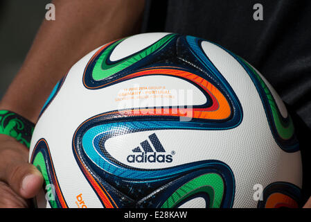 Salvador, Brasile. 16 Giugno, 2014. Brazuca Calcetto : Coppa del Mondo FIFA Brasile 2014 Gruppo G match tra Germania Portogallo 4-0 a Arena Fonte Nova in Salvador, Brasile . Credito: Maurizio Borsari/AFLO/Alamy Live News Foto Stock