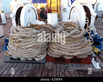 Dettaglio immagine dal Royal Clipper mostra enormi cumuli di corda Foto Stock