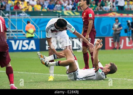 Salvador, Brasile. 16 Giugno, 2014. Thomas Muller (GER) Calcio/Calcetto : Germania Thomas Muller punteggio celebra il suo lato del quarto obiettivo durante la Coppa del Mondo FIFA Brasile 2014 Gruppo G match tra Germania Portogallo 4-0 a Arena Fonte Nova in Salvador, Brasile . Credito: Maurizio Borsari/AFLO/Alamy Live News Foto Stock