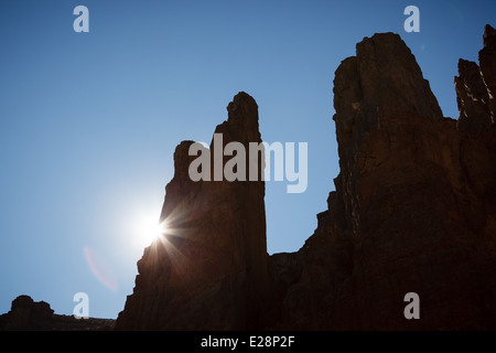 16 novembre 2013 Sun flare dietro canyon al Piedra Parada, Gualjaina, Chubut, Patagonia, Argentina Foto Stock