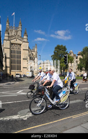 Bagno, Somerset, Regno Unito. Il 17 giugno 2014. Il regime di nextbike è lanciato in bagno. Il nuovo regime vede 100 biciclette che possono essere assunti dall'ora è stato lanciato oggi, esso sostituisce un precedente regime e che non è stata un successo. Il nuovo regime è gestito da nextbike che pubblico run bike sharing altrove. Credito: Signor Standfast/Alamy Live News Foto Stock