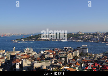 Lo stretto del Bosforo,vista dalla Torre di Galata,Istanbul, Turchia Foto Stock