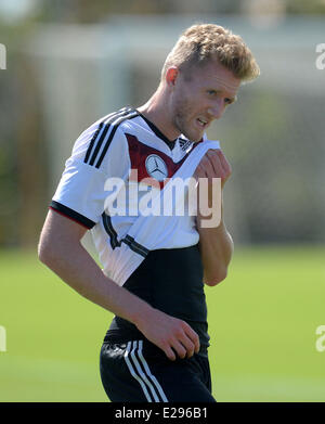 Santo Andre, Brasile. 17 Giugno, 2014. Andre Schuerrle durante una sessione di allenamento della nazionale tedesca di calcio presso il centro di formazione in Santo Andre, Brasile, 17 giugno 2014. La Coppa del Mondo FIFA 2014 si svolgerà in Brasile dal 12 giugno al 13 luglio 2014. Foto: Thomas Eisenhuth/dpa/Alamy Live News Foto Stock