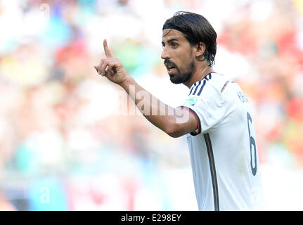 Salvador, Brasile. 16 Giugno, 2014. La Germania Sami Khedira gesti durante la Coppa del Mondo FIFA 2014 Gruppo G turno preliminare match tra la Germania e il Portogallo all'Arena Fonte Nova in Salvador, Brasile, 16 giugno 2014. Foto: Thomas Eisenhuth/dpa/Alamy Live News Foto Stock