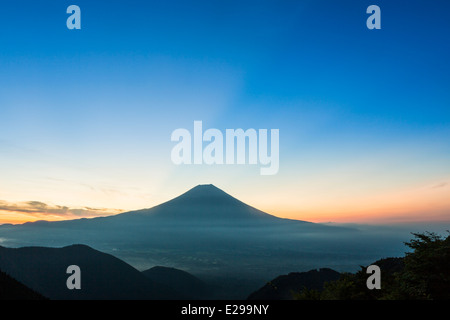 Silhouette del Monte Fuji, Fujinomiya, Shizuoka, Giappone Foto Stock