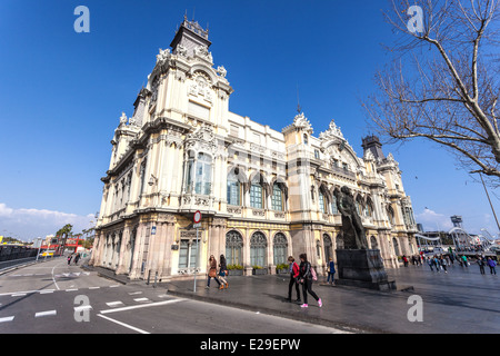 Edificio de la Autoridad Portuaria de Barcelona, Muelle de Bosch i Alsina, Catalogna, Spagna. Foto Stock