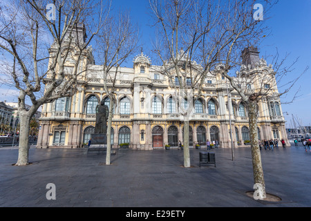 Edificio de la Autoridad Portuaria de Barcelona, Muelle de Bosch i Alsina, Catalogna, Spagna. Foto Stock