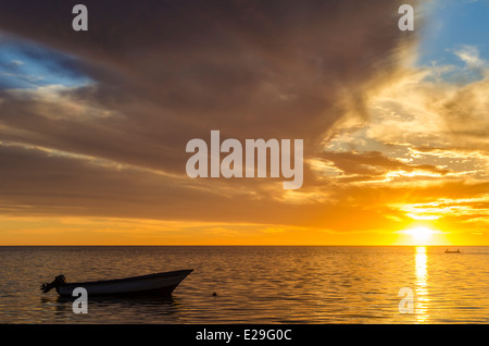 Tramonto sull'Oceano Indiano, Ifaty, Madagascar Foto Stock