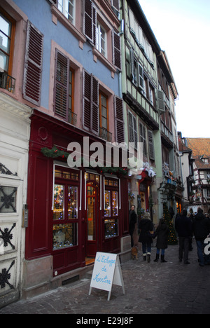 Street nella città vecchia di Colmar, Alsazia, Francia Foto Stock