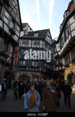 Città vecchia di Colmar durante le feste di Natale, Alsazia, Francia Foto Stock