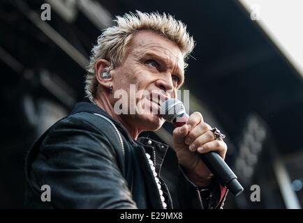 Berlino, Germania. 17 Giugno, 2014. British musicista rock Billy Idol esegue sul palco durante un concerto a Zitadelle Spandau a Berlino (Germania), 17 giugno 2014. Foto: Paolo Zinken/dpa/Alamy Live News Foto Stock