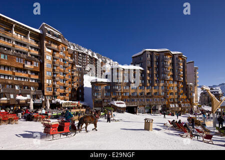 Francia, Haute Savoie, Avoriaz, vietato ai veicoli, slitta consentendo si muove Foto Stock