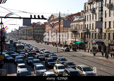 La Russia, San Pietroburgo, elencato come patrimonio mondiale dall UNESCO, per le strade della città, trafic Foto Stock