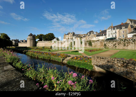 Francia, Morbihan, Golfe du Morbihan, Vannes, vista generale dei bastioni e del giardino e la Tour du Connetable (l' Foto Stock