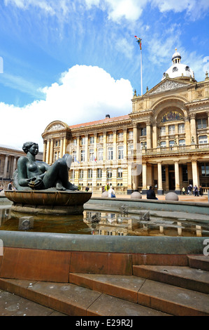 Il fiume Fontana (aka il Floozie nella Jacuzzi) con la Casa del Consiglio per la parte posteriore, Victoria Square, Birmingham, Inghilterra, Regno Unito Foto Stock