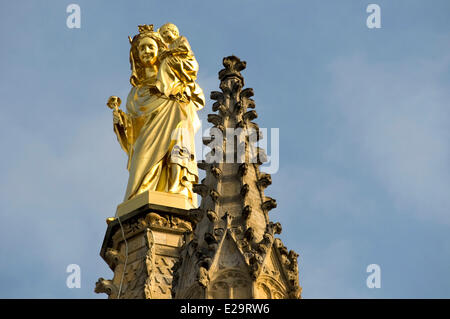 Francia, Gironde, Bordeaux, regole di Notre Dame d'Aquitaine in cima alla torre Pey Berland del XV secolo costruito per servire Foto Stock