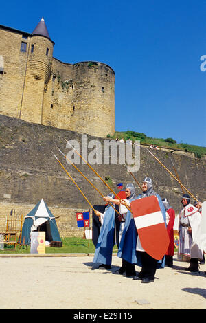 Francia, Ardenne, berlina, festa medievale, sfilata di cavalieri medievali Foto Stock