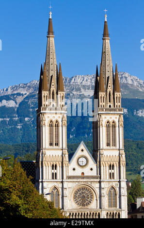 Francia, Isere, Voiron, la chiesa di san Bruno del XIX secolo nel cuore della città Foto Stock