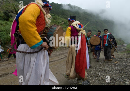 Il Nepal, zona di Bagmati, Langtang Lirung Mountain Range, Trisuli valley, sincretiche pellegrinaggio di Gosainkund, miscelazione Chamanism, Foto Stock