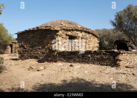 Francia, Haute Corse il Deserto degli Agriates, secco capanna di pietra utilizzate per la casa di abitazione, ovile o magazzino (pagliaghju) Foto Stock