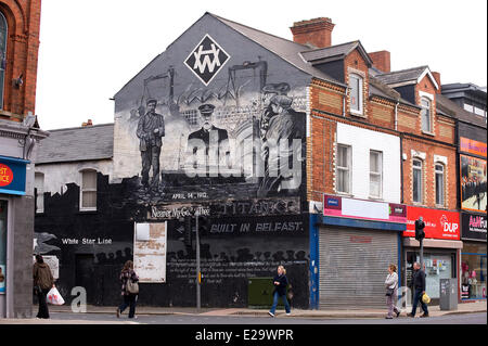 Regno Unito e Irlanda del Nord, Belfast, un Titanic murale in lealisti est area di Belfast Foto Stock