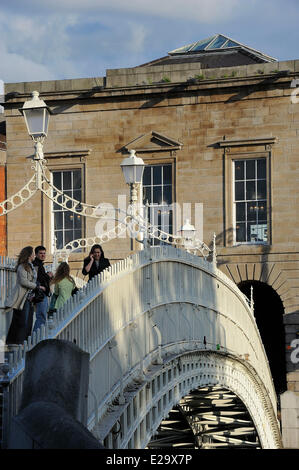 Irlanda, Dublino, mezzo penny Bridge Foto Stock