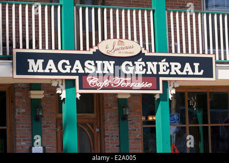 Canada, Provincia di Quebec, Eastern Townships o Estrie, Frelighsburg, les Sucreries de l'erable, Cafe in una bella generale Foto Stock