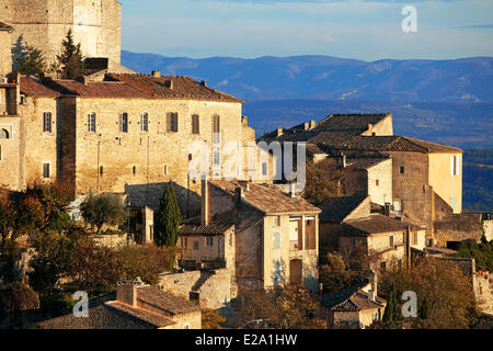 Francia, Vaucluse, Luberon, Gordes, etichettati Les Plus Beaux Villages de France (i più bei villaggi di Francia), in Foto Stock