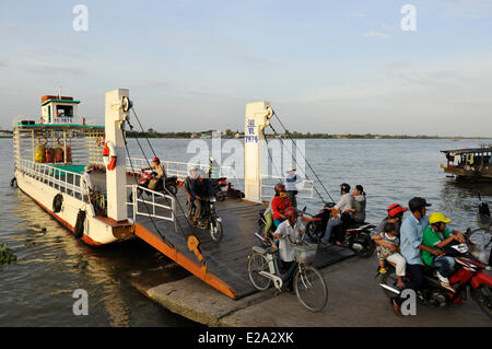 Il Vietnam, Vinh Long provincia, il delta del Mekong, Vinh Long, ferry boat Foto Stock
