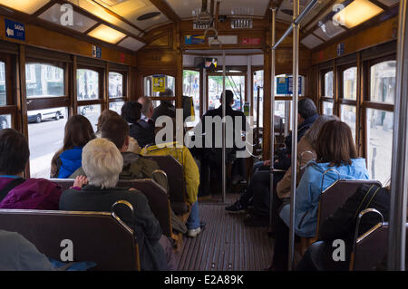 Il Portogallo, Lisbona, in tram, la maggior parte dei convenienti mezzi di trasporto Foto Stock
