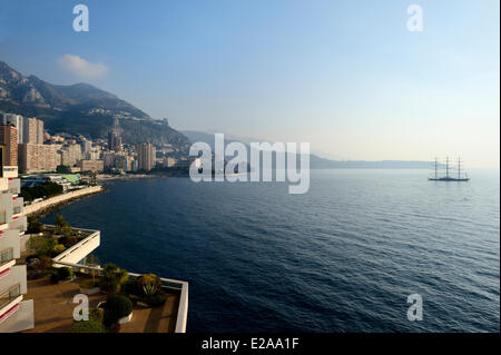 Principato di Monaco, Monaco, Montecarlo, Fairmont Hotel che si affaccia sulla baia di Monaco Foto Stock