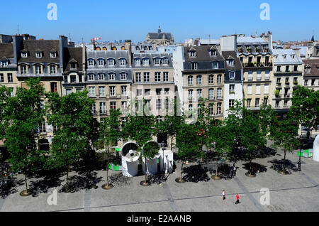 Francia, Parigi, Centro Georges Pompidou square visto dalla terrazza del centro progettato dagli architetti Renzo Piano e Richard Foto Stock