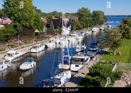 Canada, Provincia di Quebec, Montreal, Sainte Anne de Bellevue, il canale che collega il Lago di San Luigi a San Lorenzo al lago Foto Stock