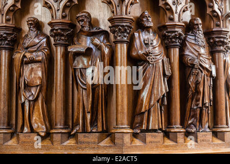 Francia, Vendee, Lucon, all'interno della cattedrale di Notre Dame de l'Assomption cathedral, pulpito in legno scultura Foto Stock