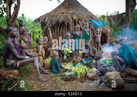 Suri è il nome di una tribù sedentarie nella parte sud-ovest dell Etiopia. Foto Stock