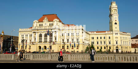 La Romania, Transilvania Regione, Oradea, la Piata Unirii con il municipio (Primaria) Foto Stock