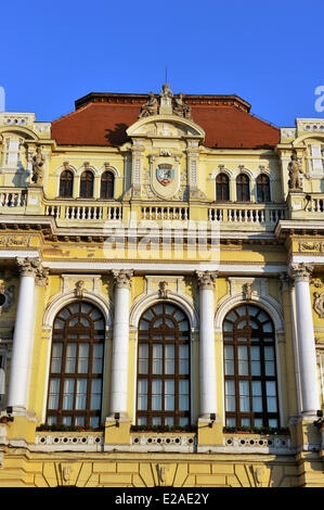 La Romania, Transilvania Regione, Oradea, la Piata Unirii con il municipio (Primaria) Foto Stock