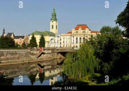 La Romania, Transilvania Regione, Oradea, la Piata Unirii con il municipio (primaria) e la Santa Chiesa Ladislas (Biserica Foto Stock