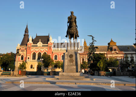 La Romania, Transilvania Regione, Oradea, la Piata Unirii con statua di Mihai Viteazul Foto Stock