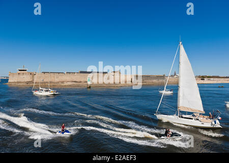 Francia, Morbihan, Lorient, Port Louis citadel modificati da Vauban all'entrata del porto di Lorient Foto Stock
