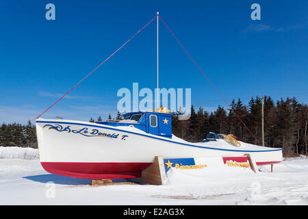 Canada, New Brunswick Provincia, Grand Anse, barca da pesca nella neve Foto Stock